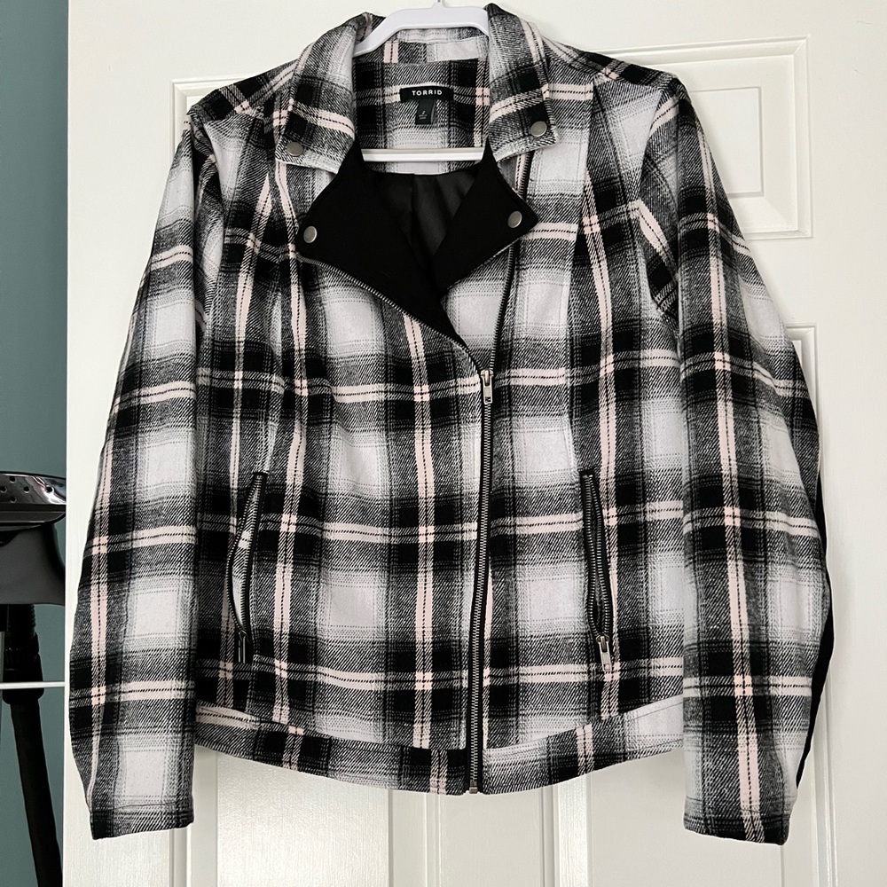 Torrid size 2 (18/20) black, white/grey and pink plaid zip front jacket